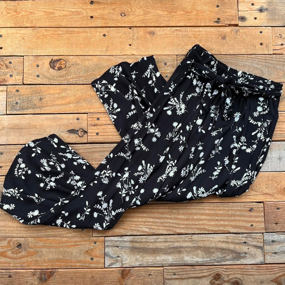 Olivaceous Capri Flowy Floral Pants